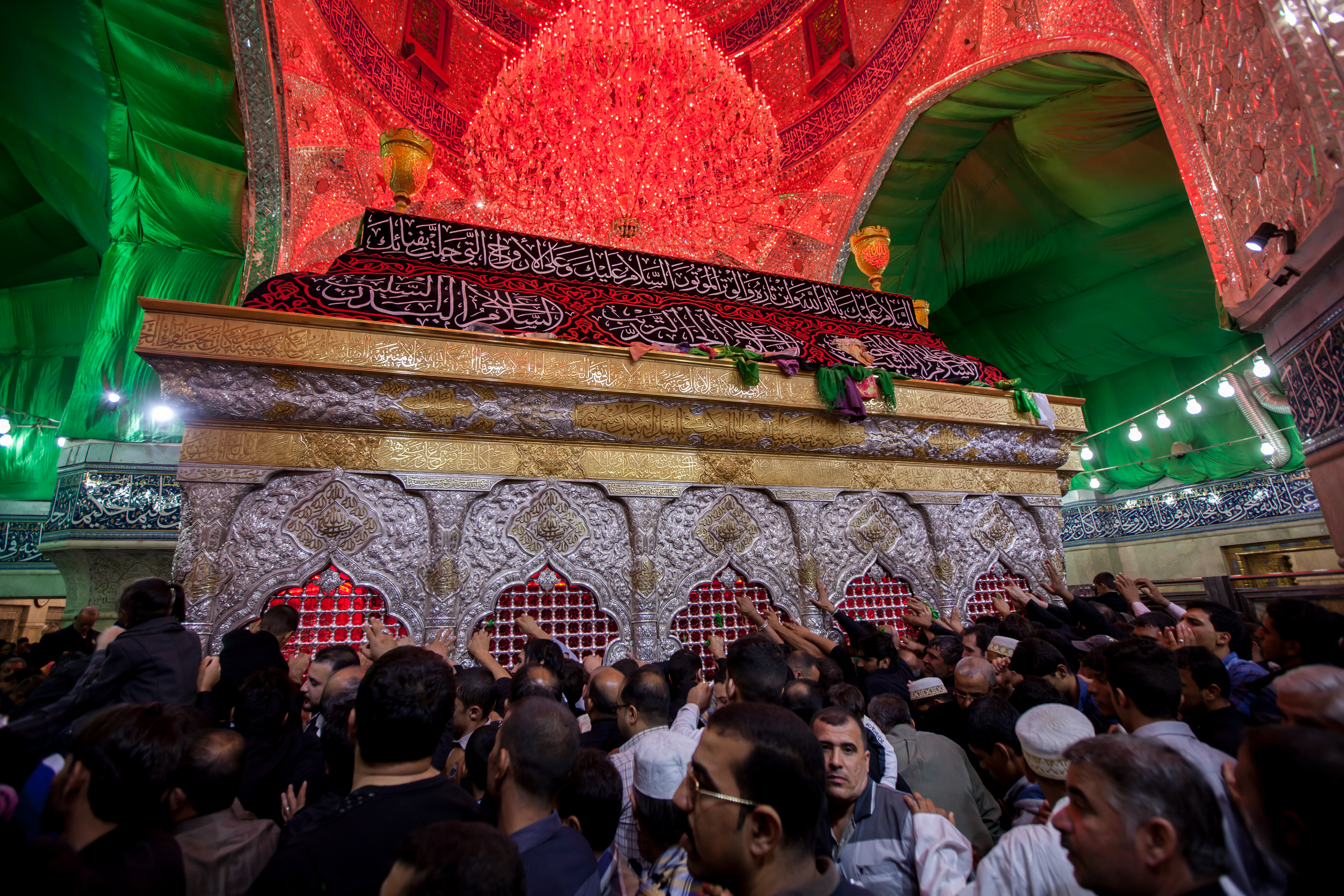 ضريح الإمام الحسين (عليه السلام)