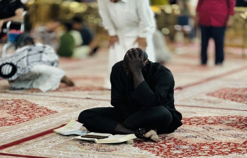 وَأمِنَ مَن لَجَأ إلَيكُم يا مَوْلايَ يا اَبا عَبْدِاللهِ
