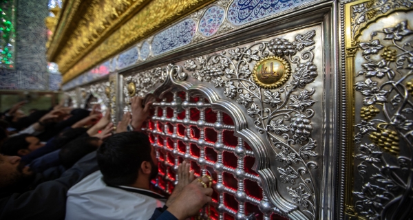  ضريح الامام علي عليه السلام