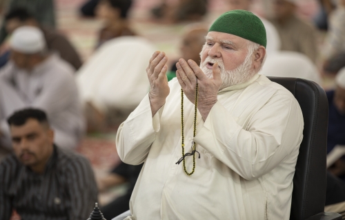 أجواء الدعاء في صحن الإمام الحسين (عليه السلام)