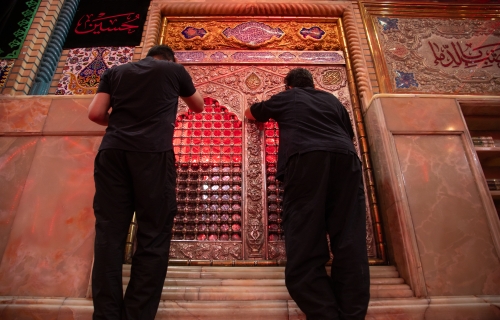 اَلسَّلامُ عَلَيْكَ يَا خِيَرَةَ اللهِ وَابْنَ خِيَرَتِهِ